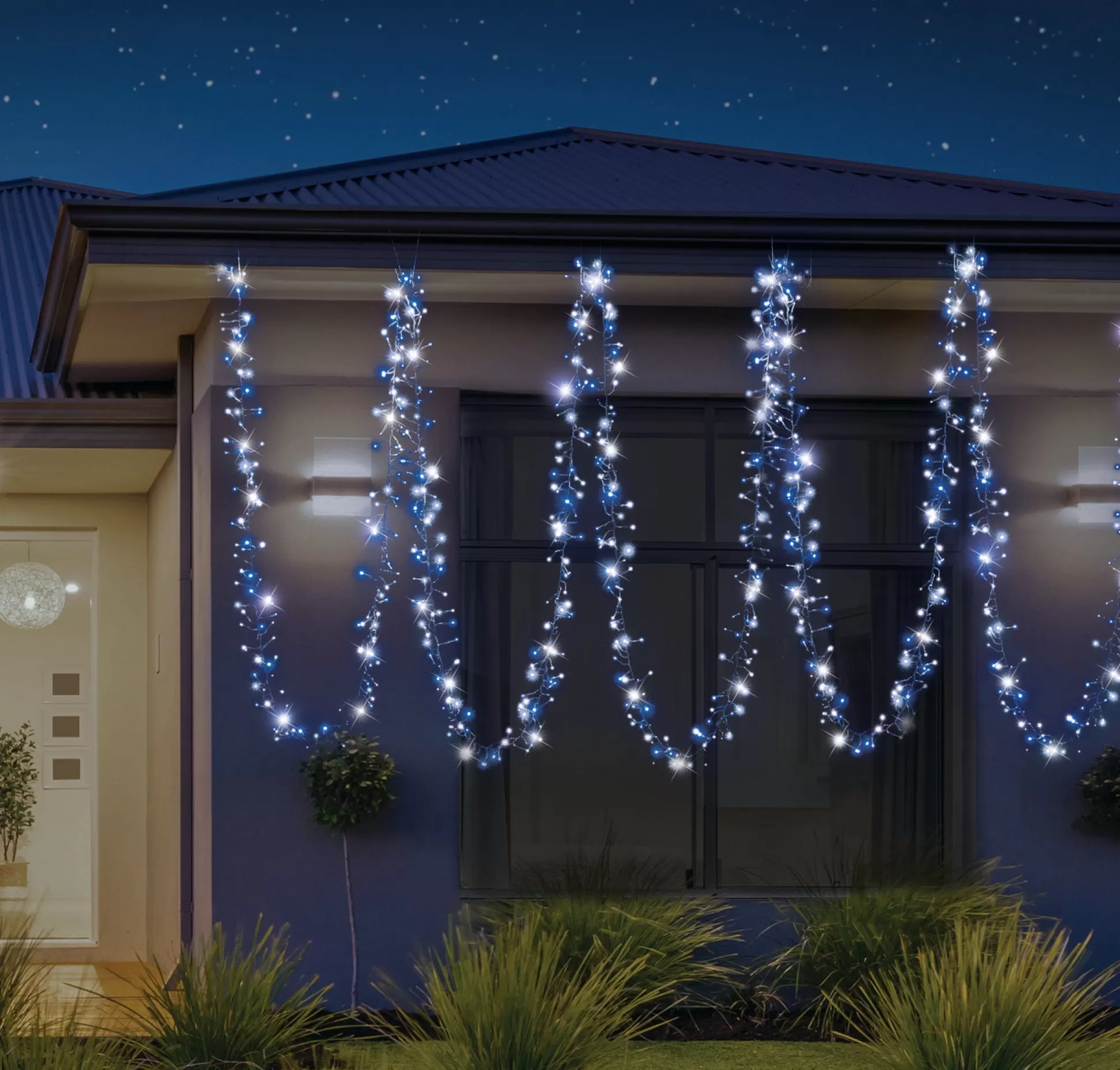 Cluster Lights>Christmas World 720 Led Cluster Lights Blue And White (10.4M)