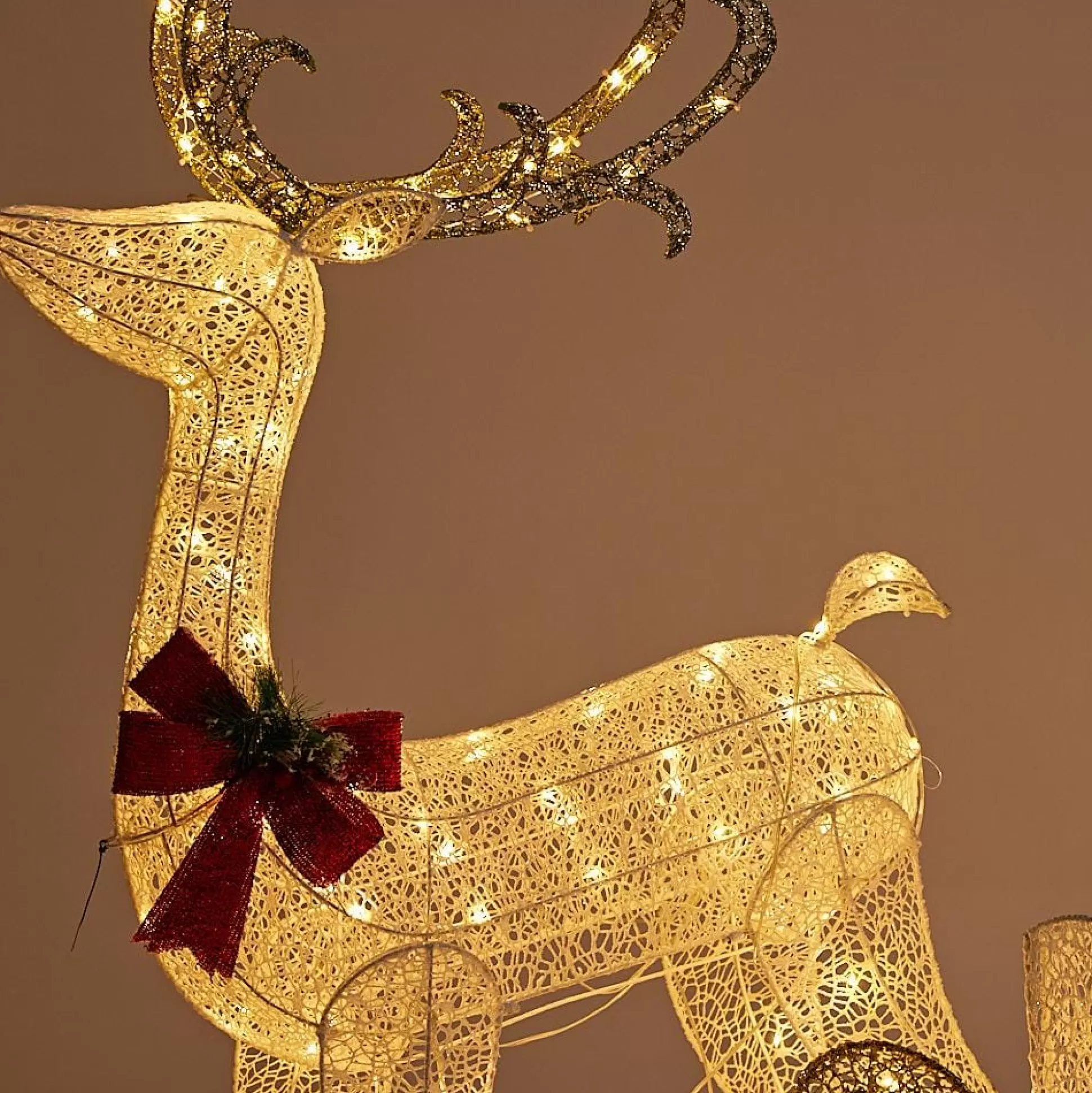 3D & 2D Displays>Christmas World Led Glitter Thread Sleigh With Reindeer