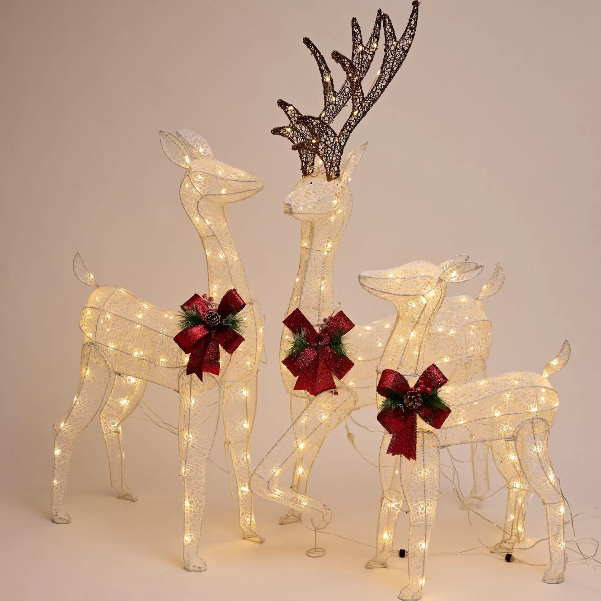 3D & 2D Displays>Christmas World Led Glitter Thread Twinkling Reindeer Family