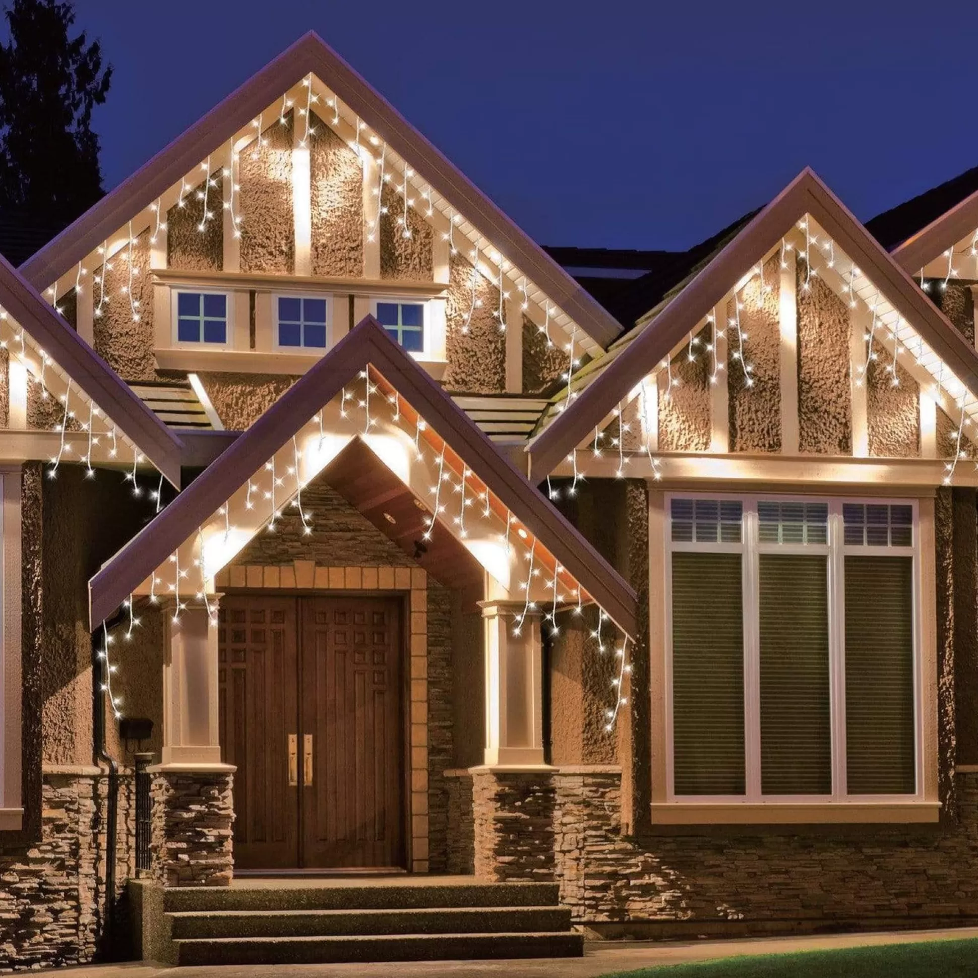 Icicle Lights>Christmas World Led White Icicle Lights (30M)