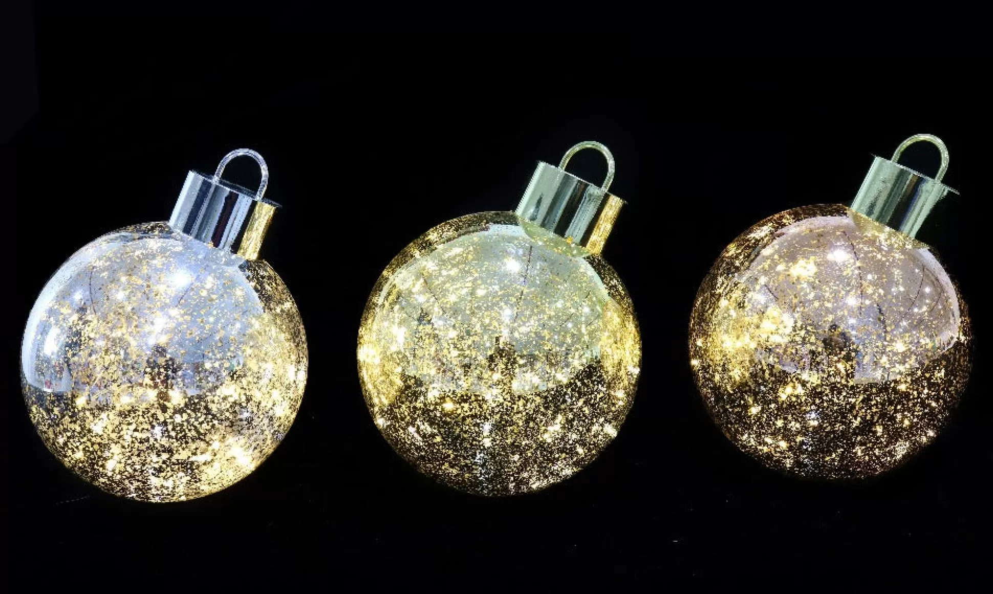 Baubles>Christmas World Light Up Crackle Bauble